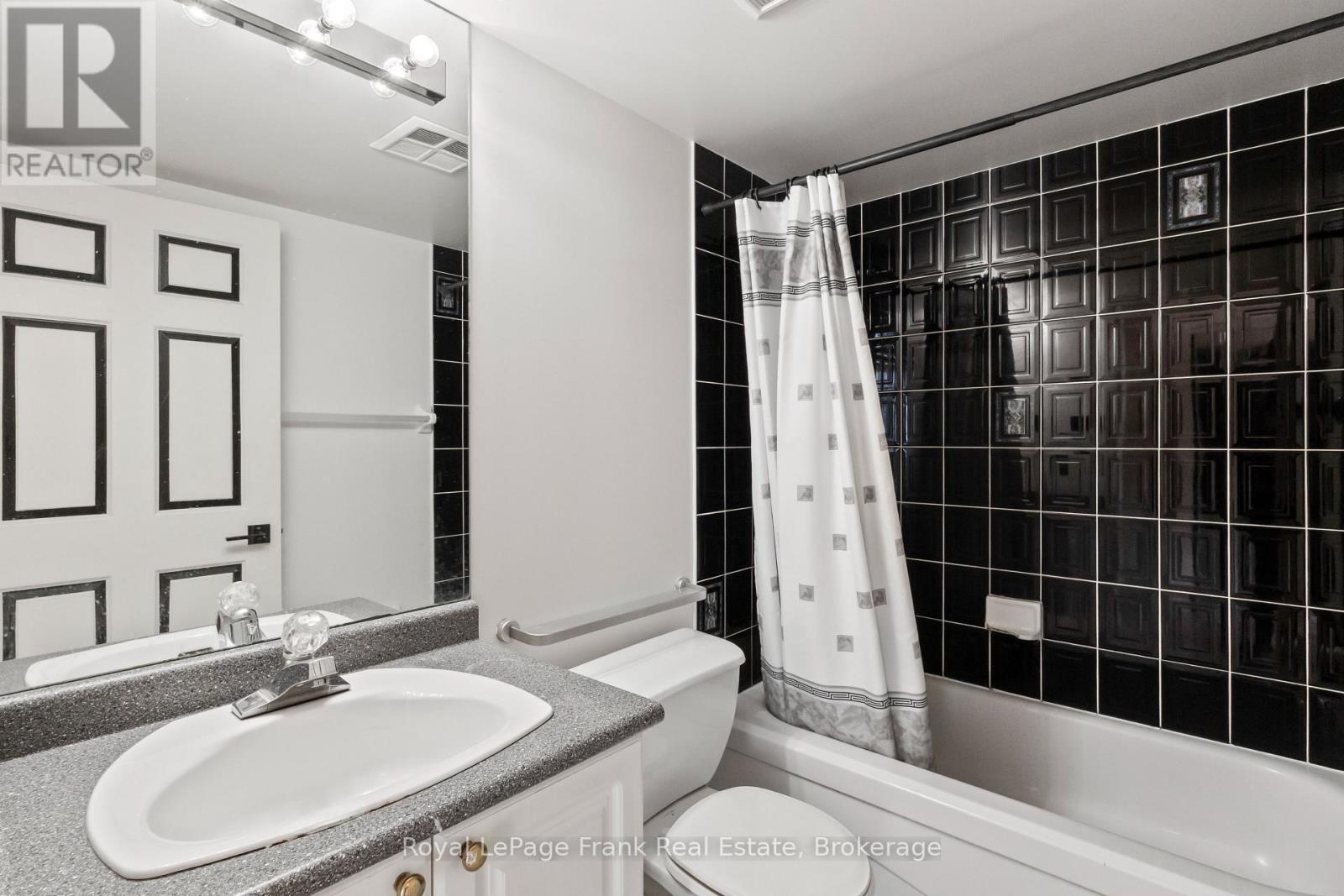 2910 - 736 Bay Street Property Photo 22
