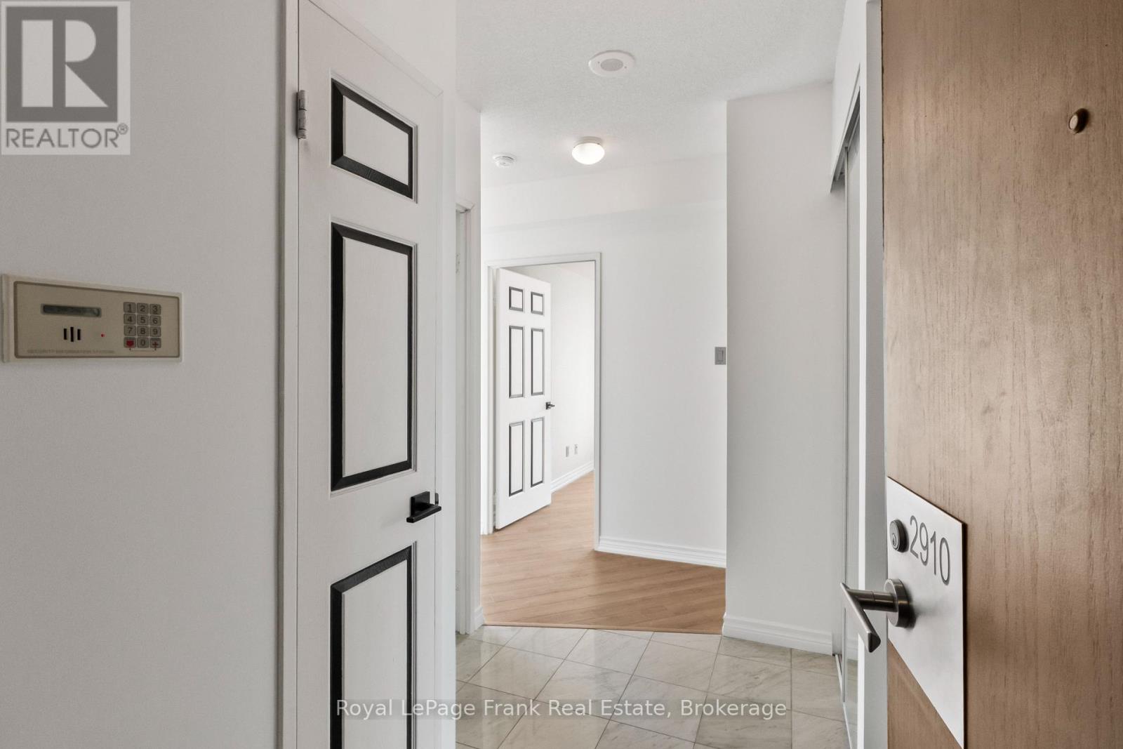 2910 - 736 Bay Street Property Photo 24