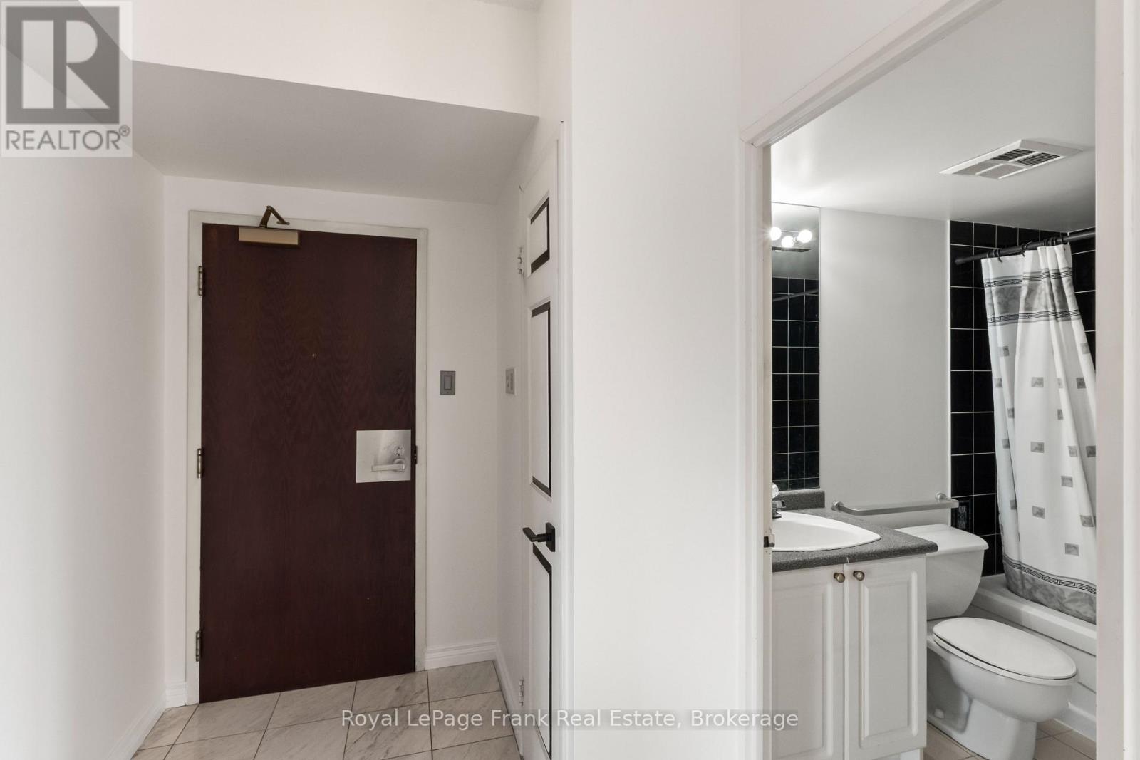 2910 - 736 Bay Street Property Photo 25