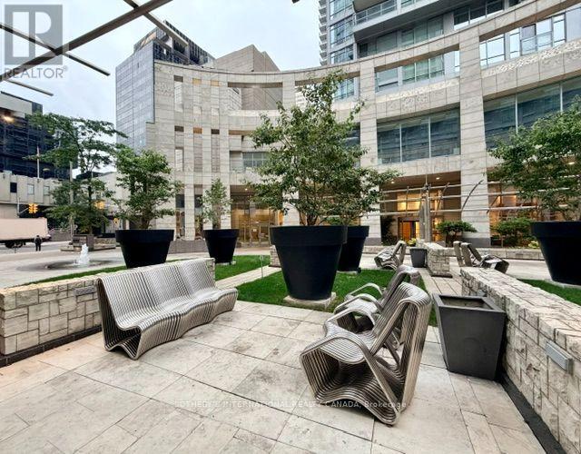 3302 - 2181 Yonge Street Property Photo 5