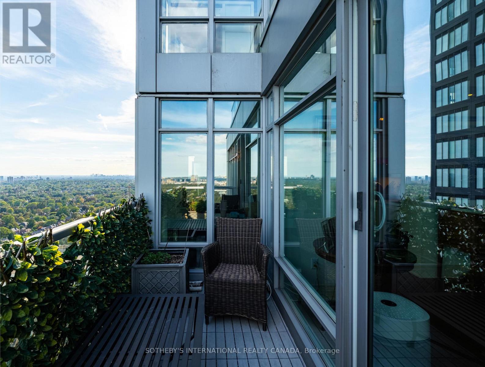 3302 - 2181 Yonge Street Property Photo 11