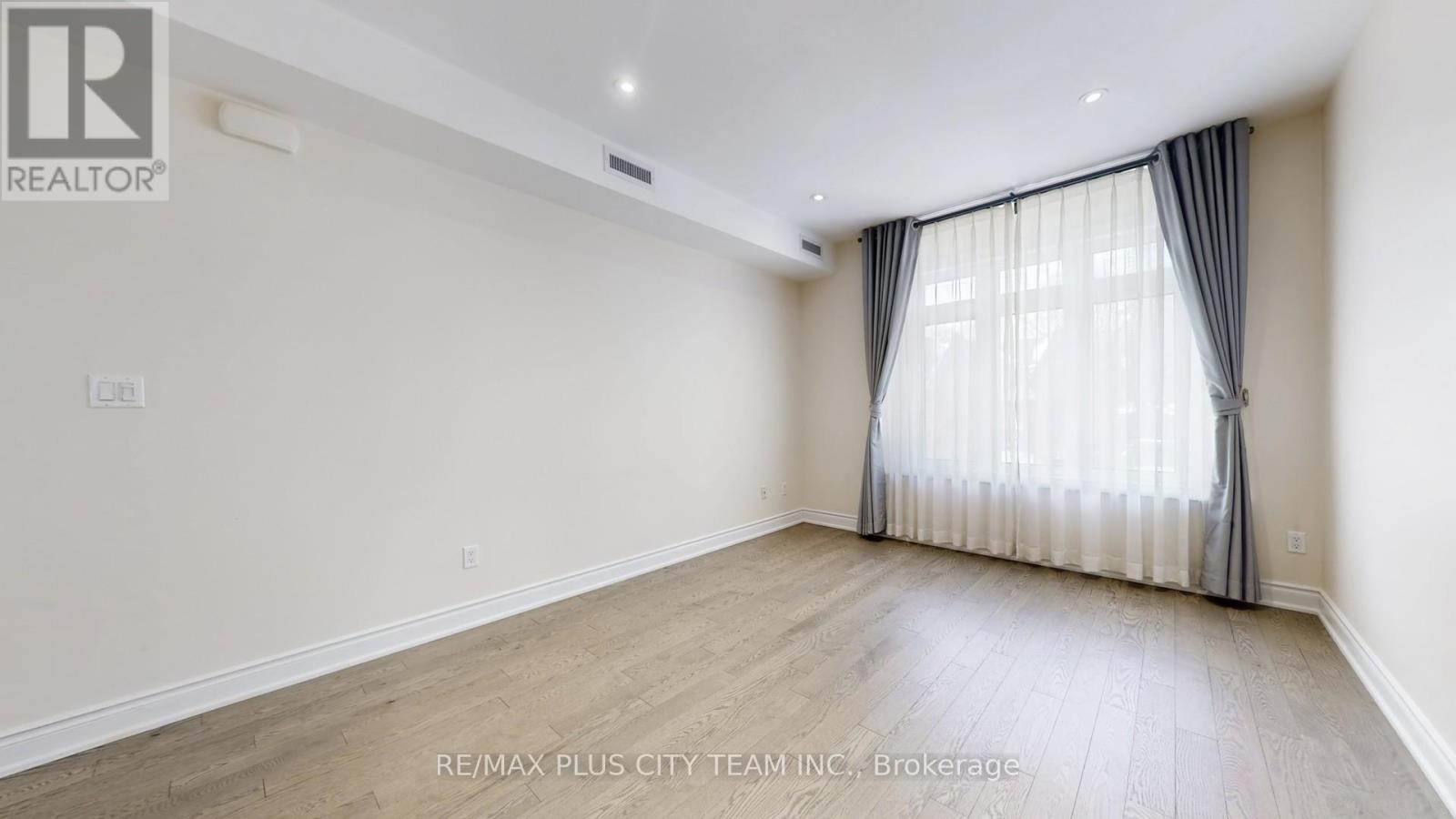 2 - 381 Ontario Street Property Photo 4
