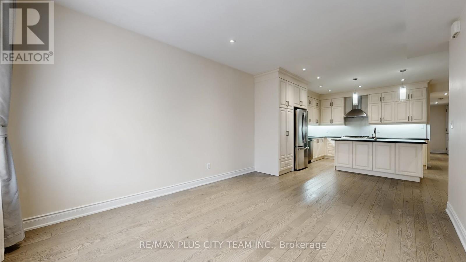 2 - 381 Ontario Street Property Photo 5