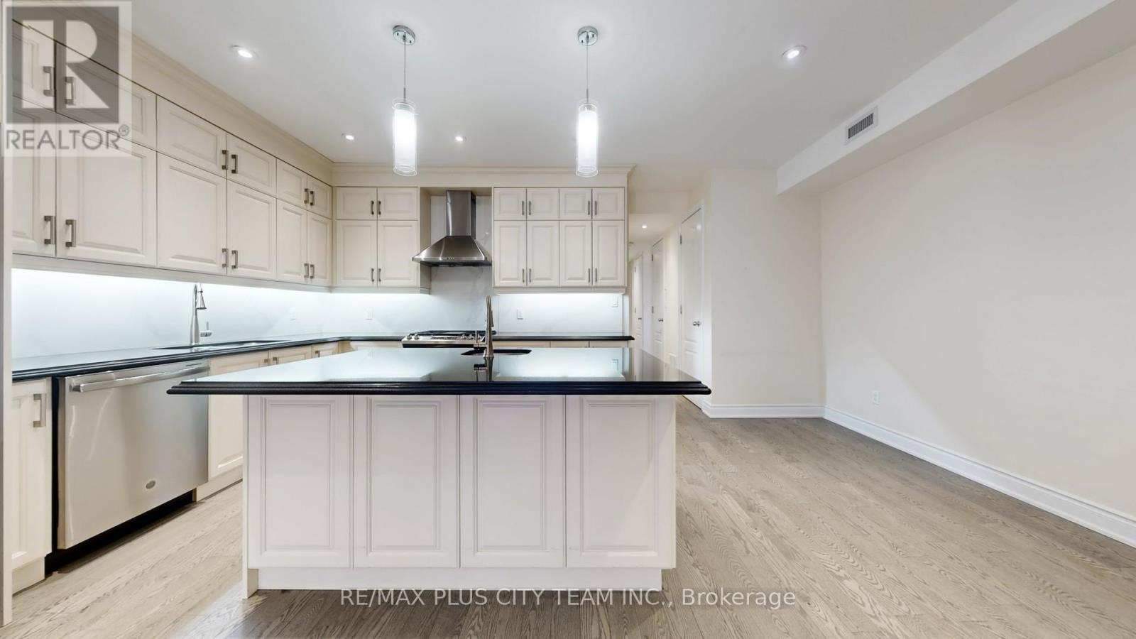 2 - 381 Ontario Street Property Photo 8