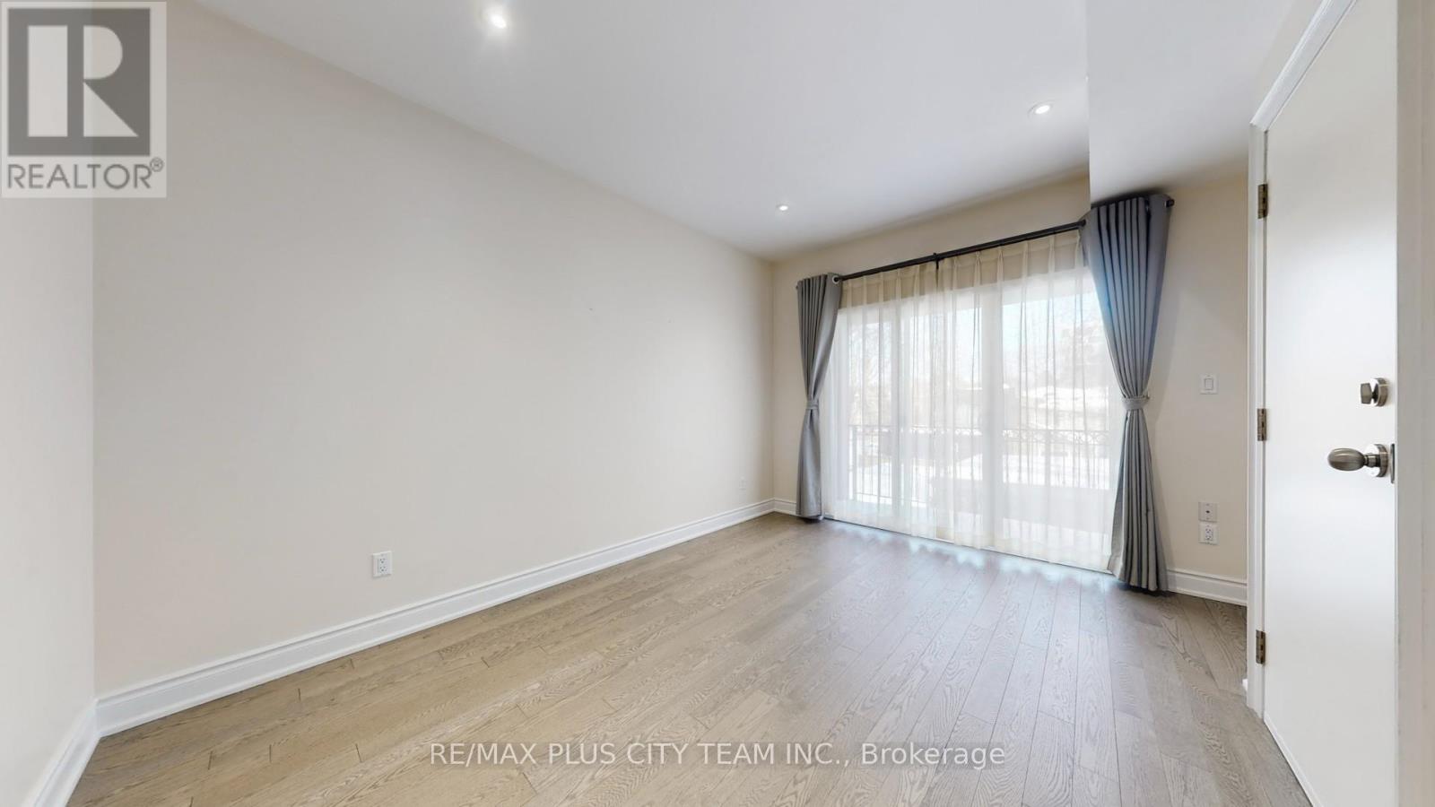2 - 381 Ontario Street Property Photo 15