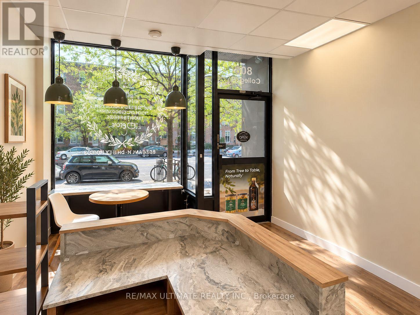 806 College Street Property Photo 5