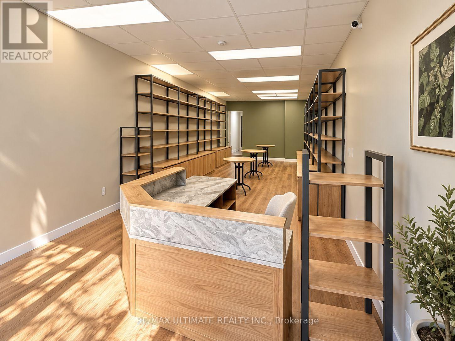 806 College Street Property Photo 10