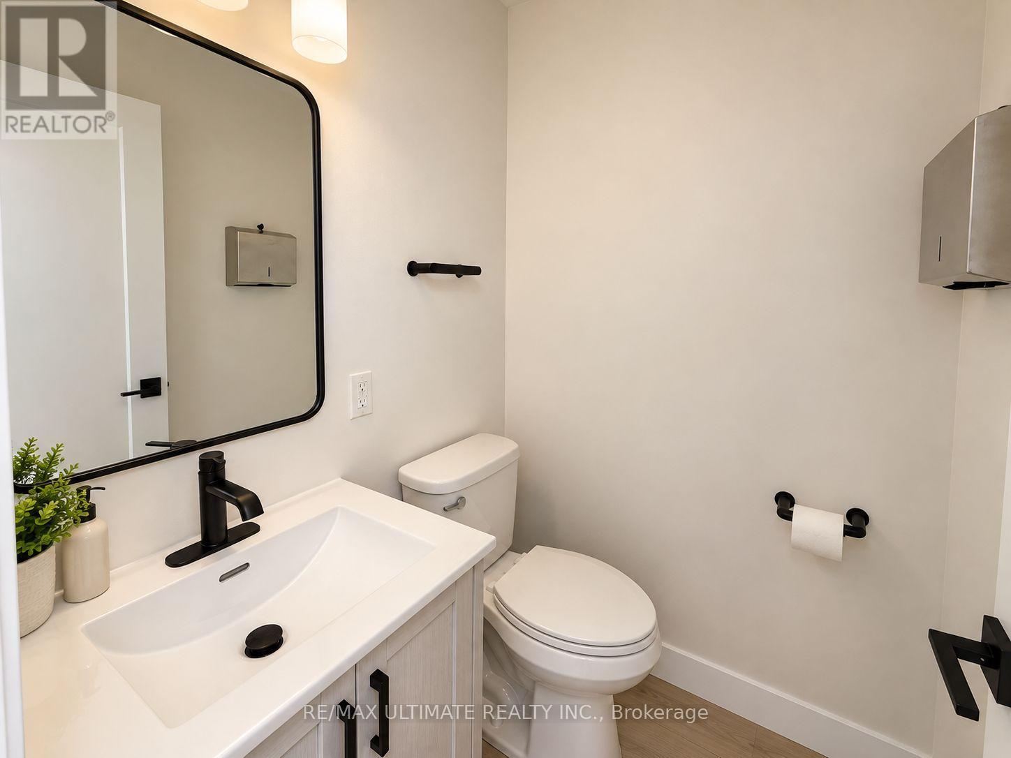 806 College Street Property Photo 14