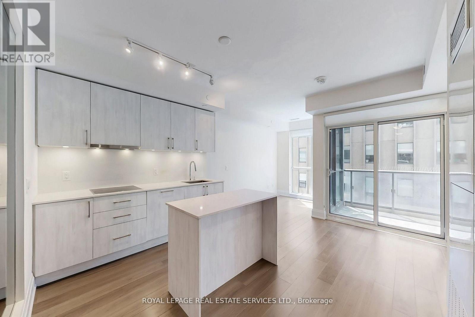808 - 88 Cumberland Street Property Photo 7