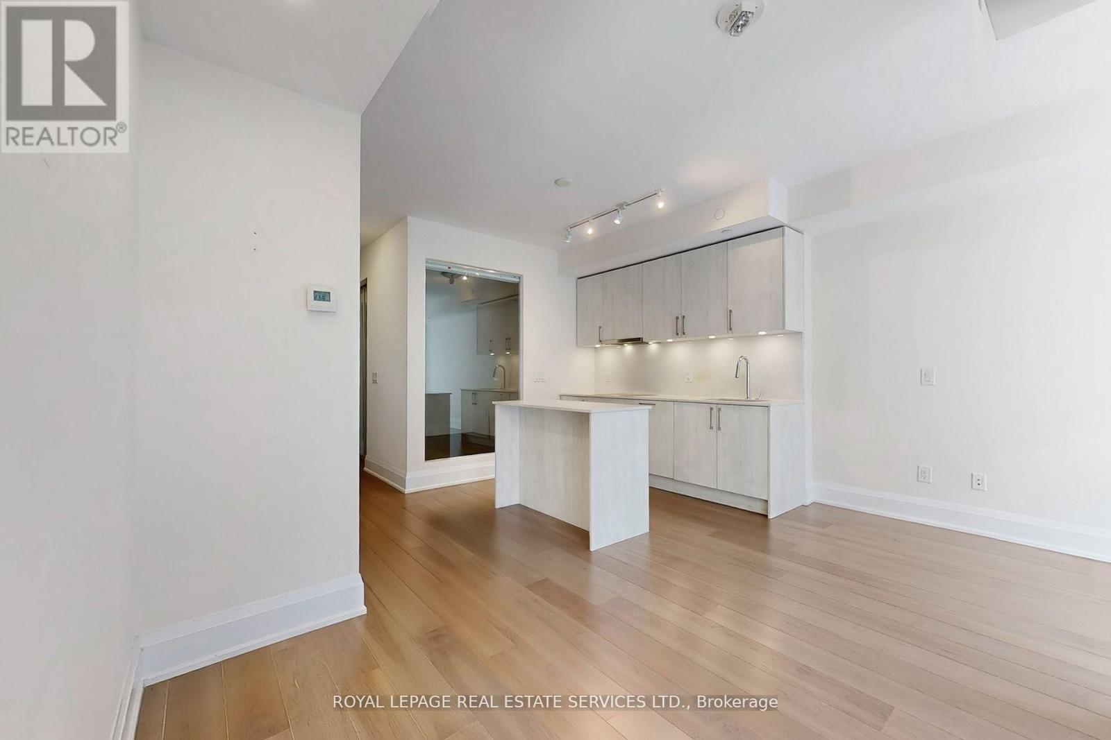 808 - 88 Cumberland Street Property Photo 8