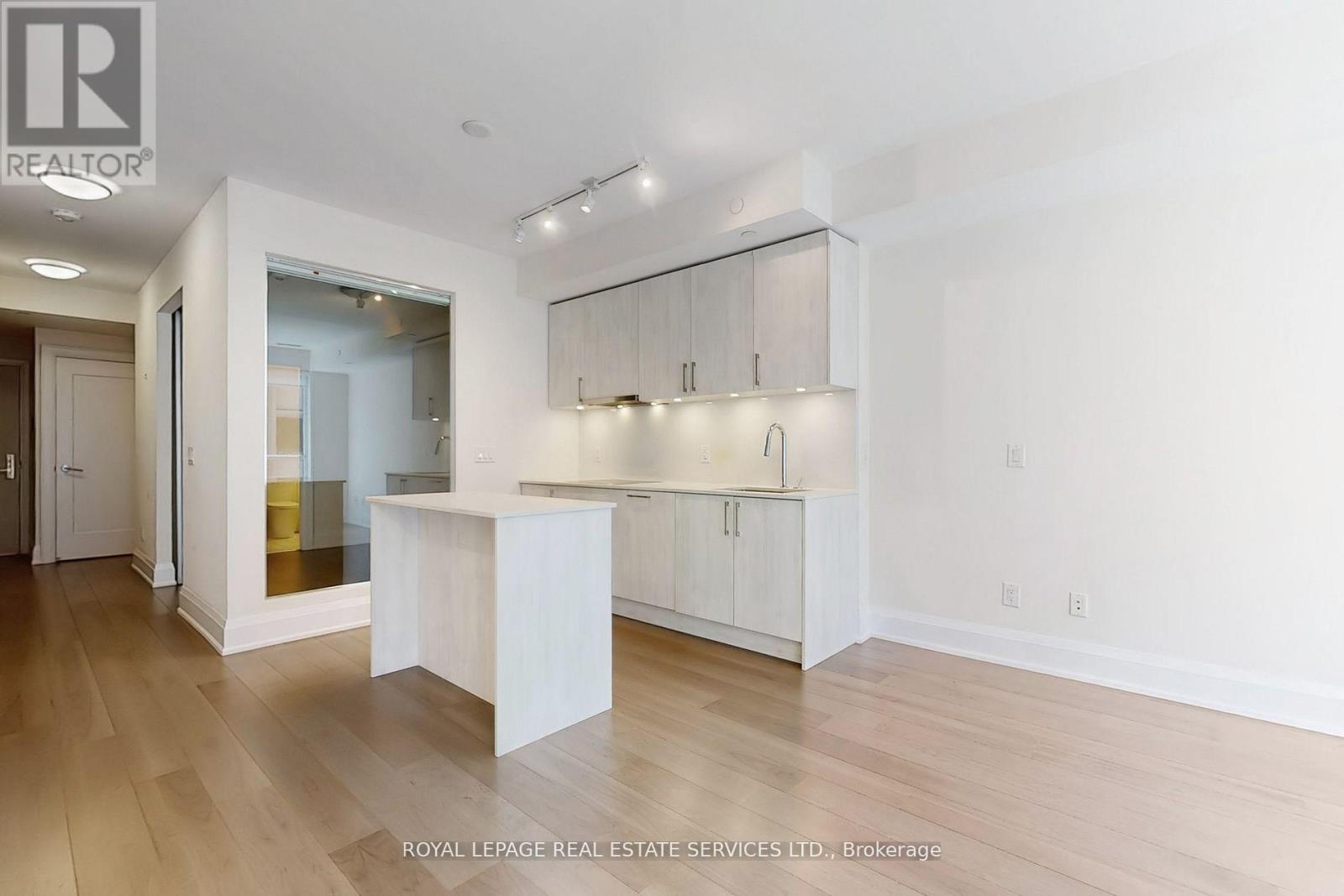 808 - 88 Cumberland Street Property Photo 9