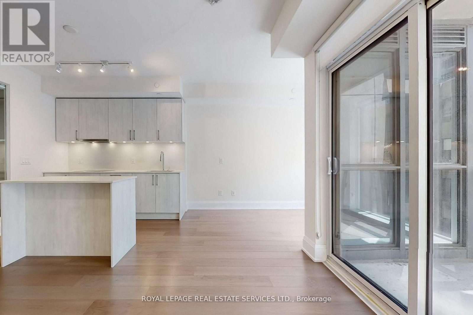 808 - 88 Cumberland Street Property Photo 10