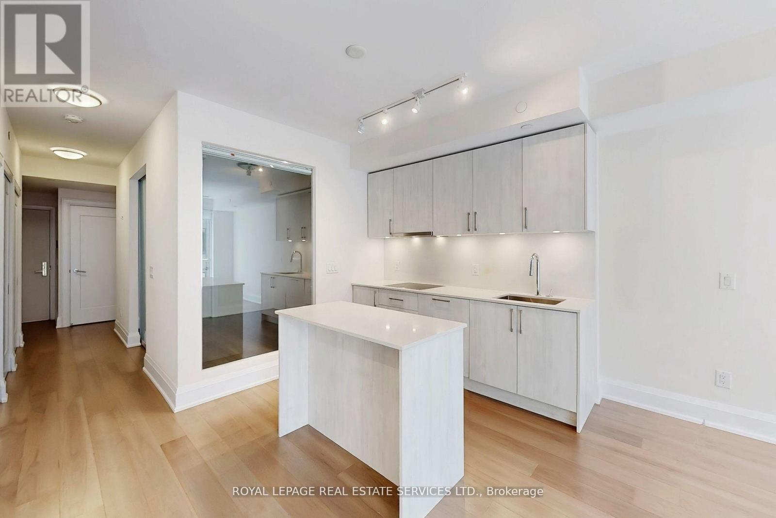 808 - 88 Cumberland Street Property Photo 11
