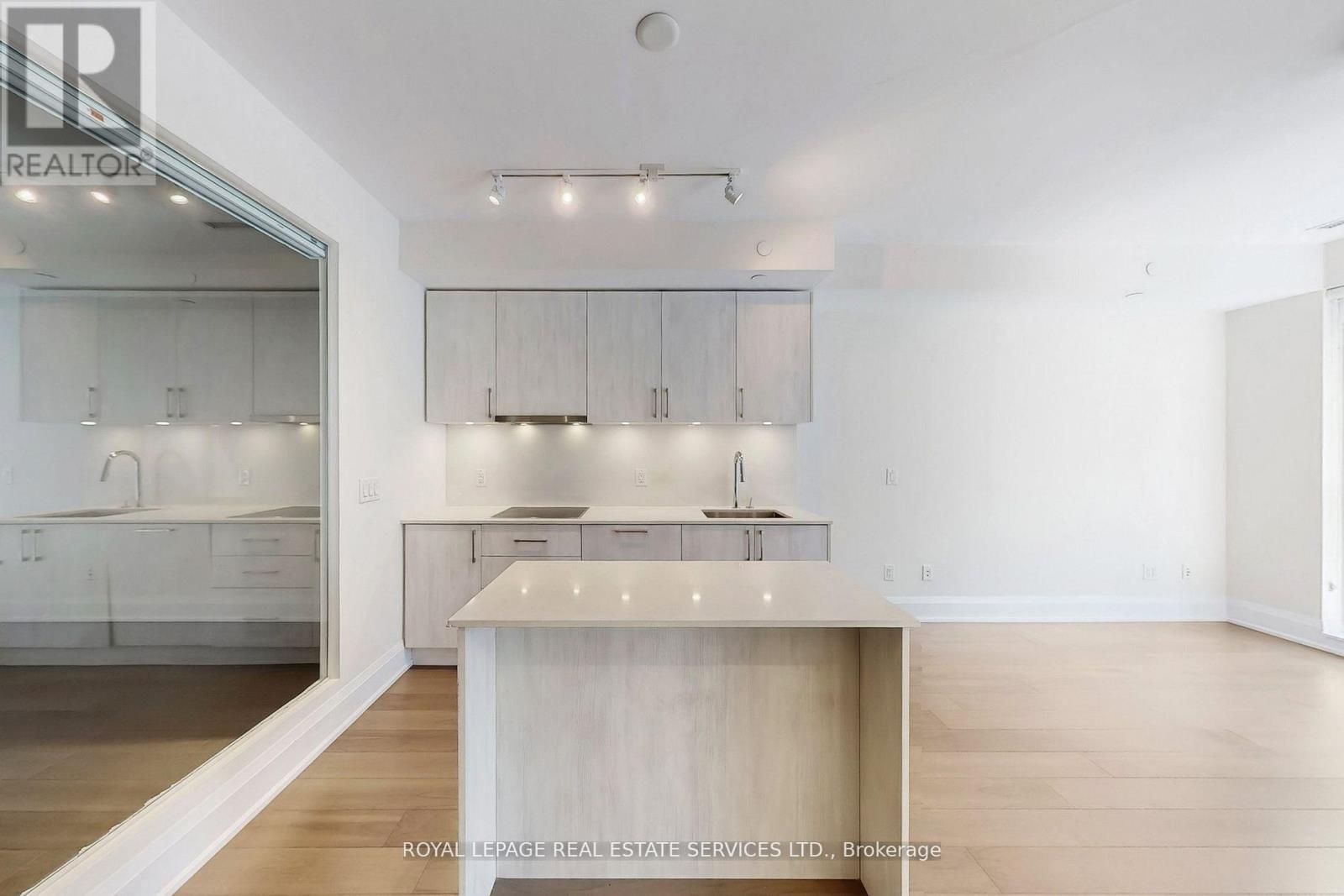 808 - 88 Cumberland Street Property Photo 14