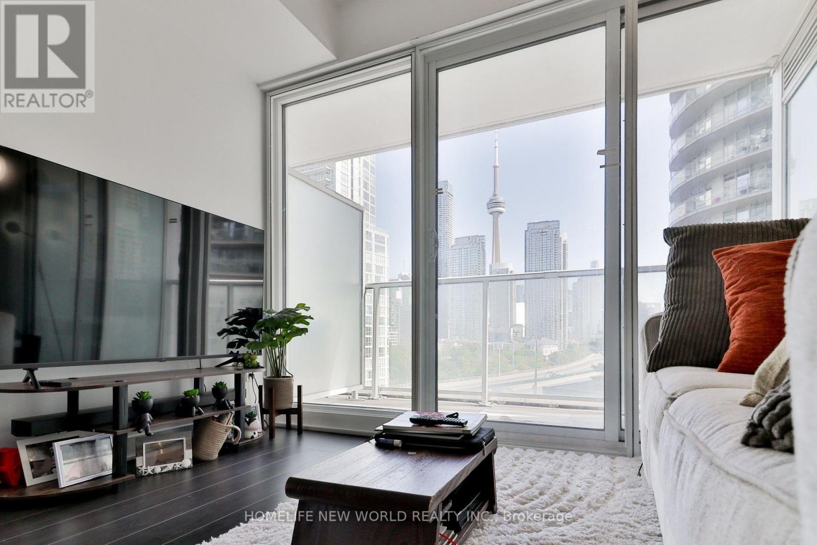 812 - 17 Bathurst Street Property Photo 2