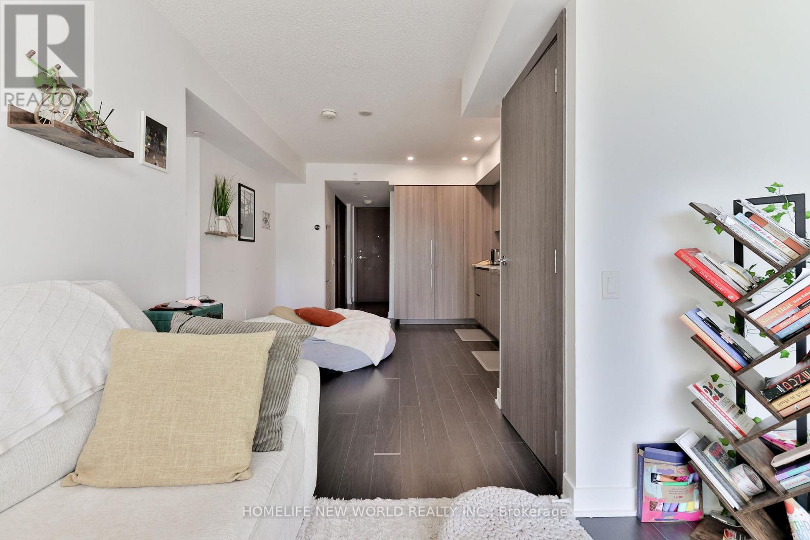 812 - 17 Bathurst Street Property Photo 7