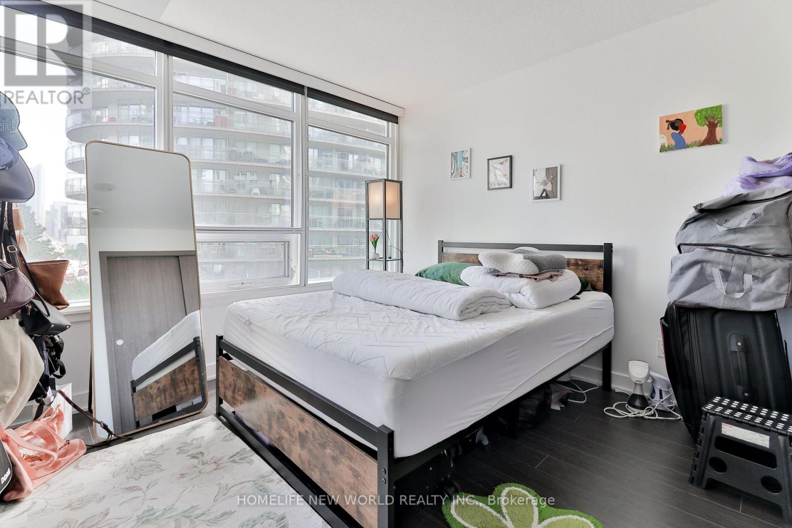 812 - 17 Bathurst Street Property Photo 8