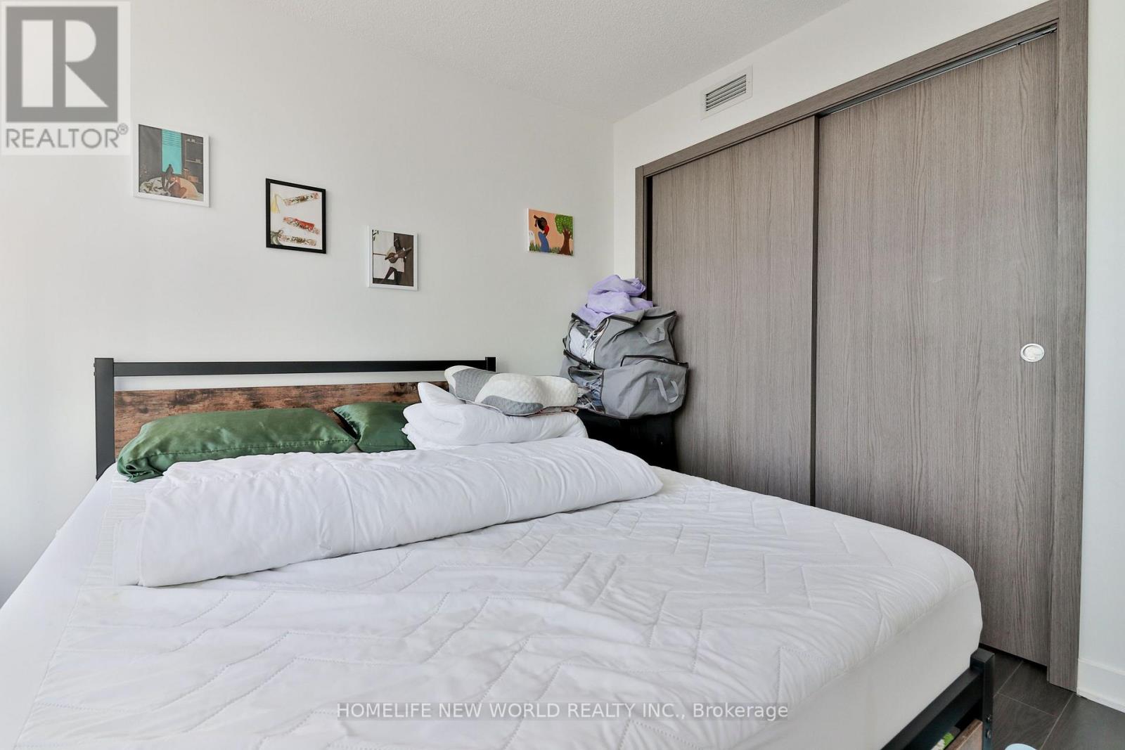 812 - 17 Bathurst Street Property Photo 9