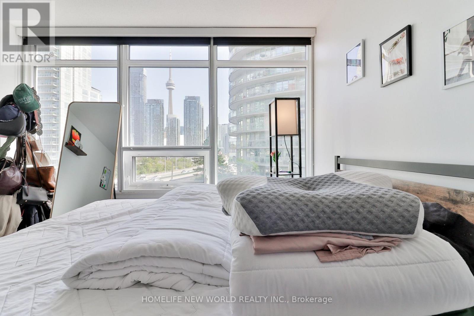 812 - 17 Bathurst Street Property Photo 10