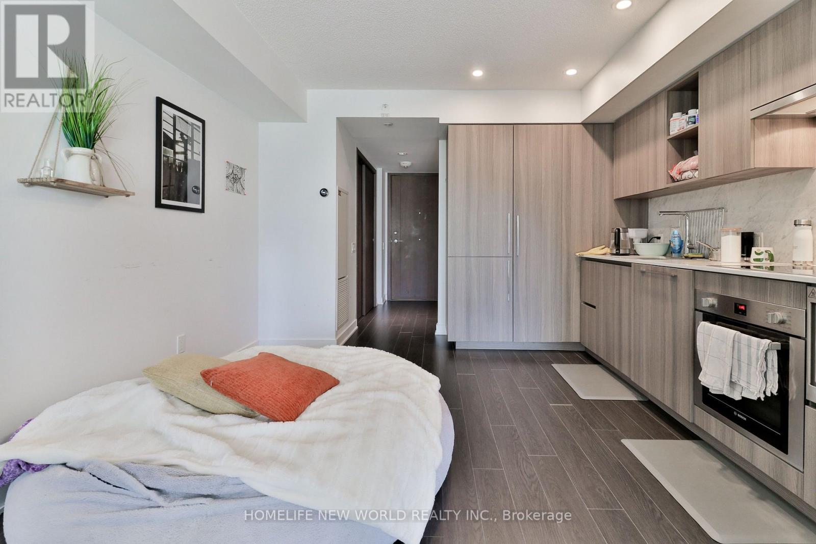 812 - 17 Bathurst Street Property Photo 12