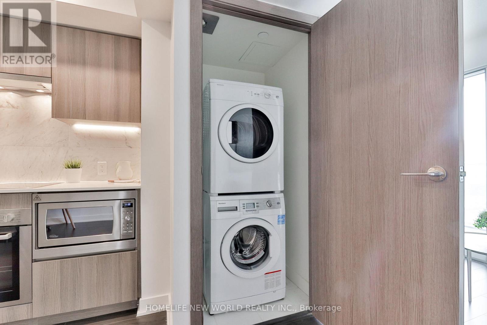 812 - 17 Bathurst Street Property Photo 15