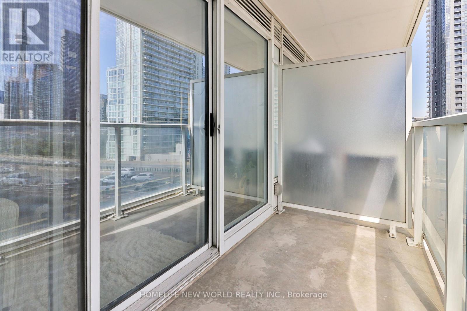 812 - 17 Bathurst Street Property Photo 16