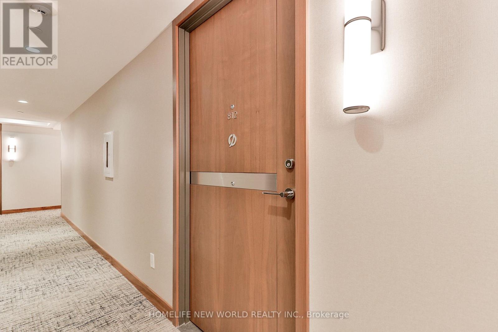 812 - 17 Bathurst Street Property Photo 18