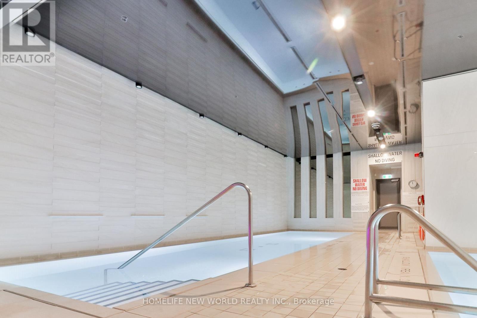 812 - 17 Bathurst Street Property Photo 24