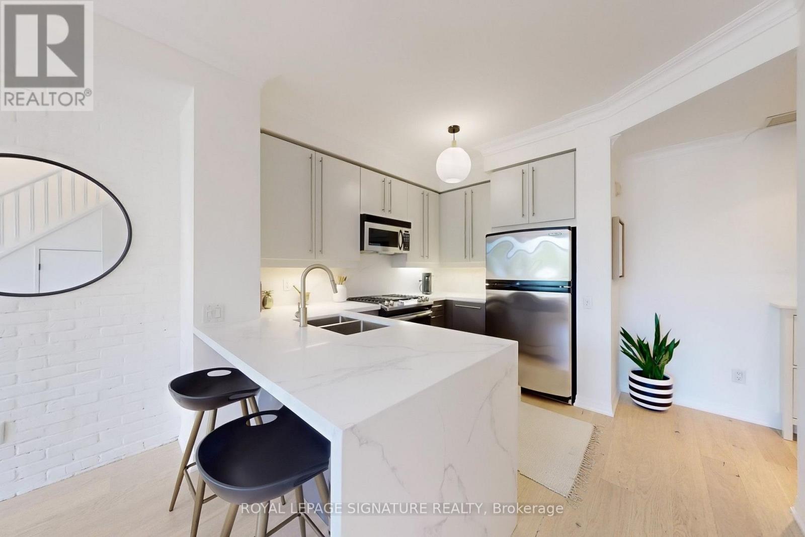 231 - 901 Queen Street W Property Photo 18