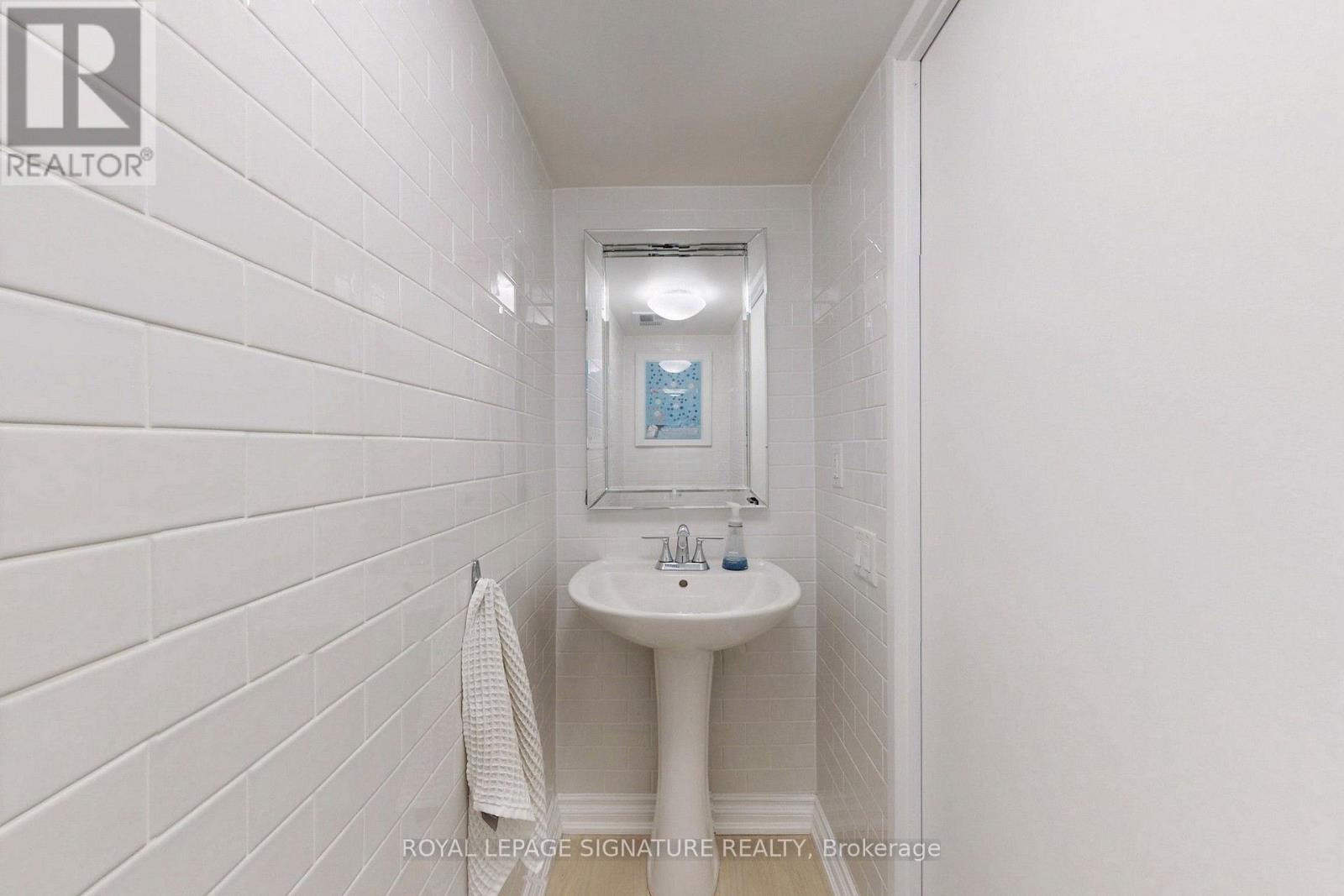 231 - 901 Queen Street W Property Photo 20