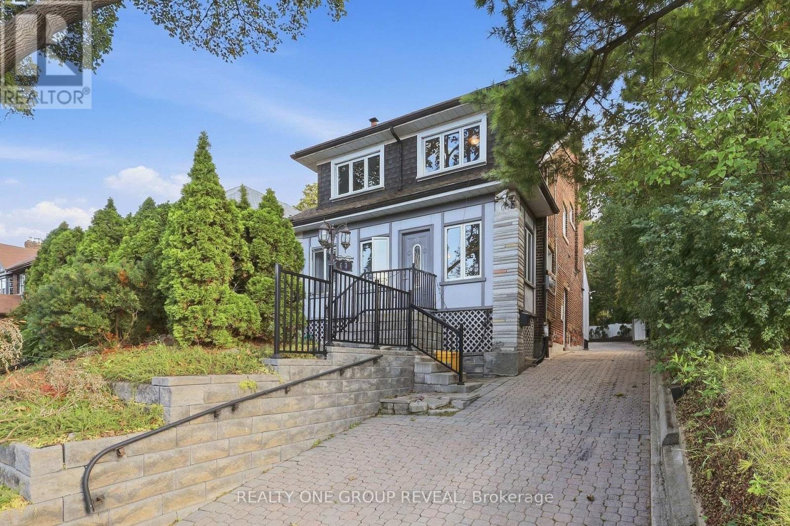 83 LAWRENCE AVENUE E Property Photo 1