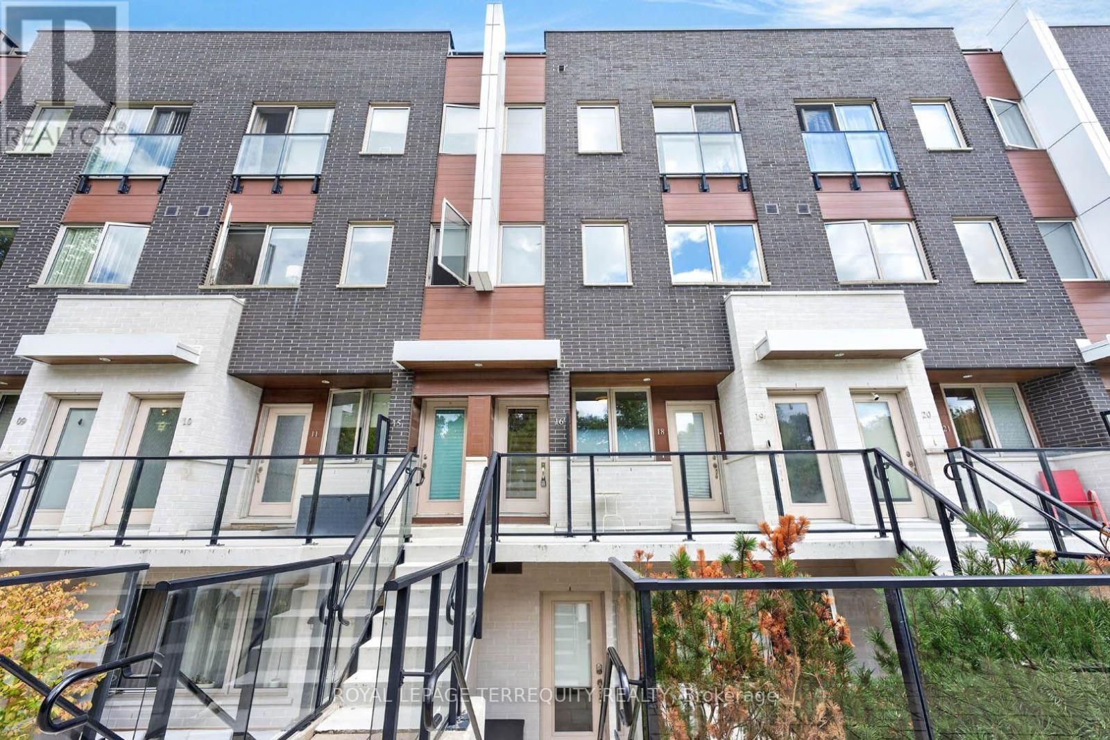 16 - 780 Sheppard Avenue E Photo de la propriété 1
