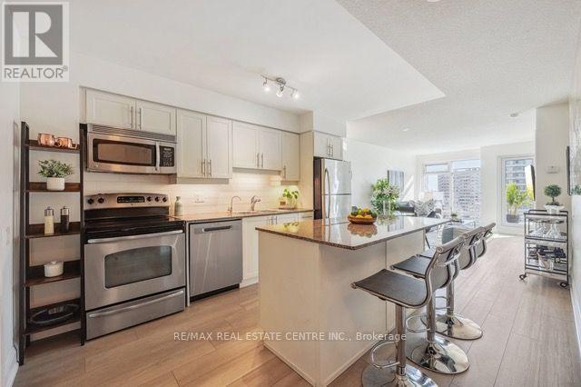 2601 - 2191 Yonge Street Property Photo 2