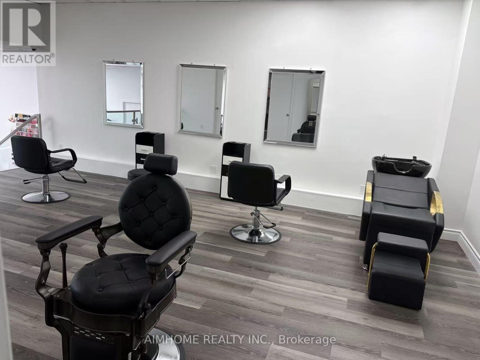 6a Yonge Street Property Photo 2