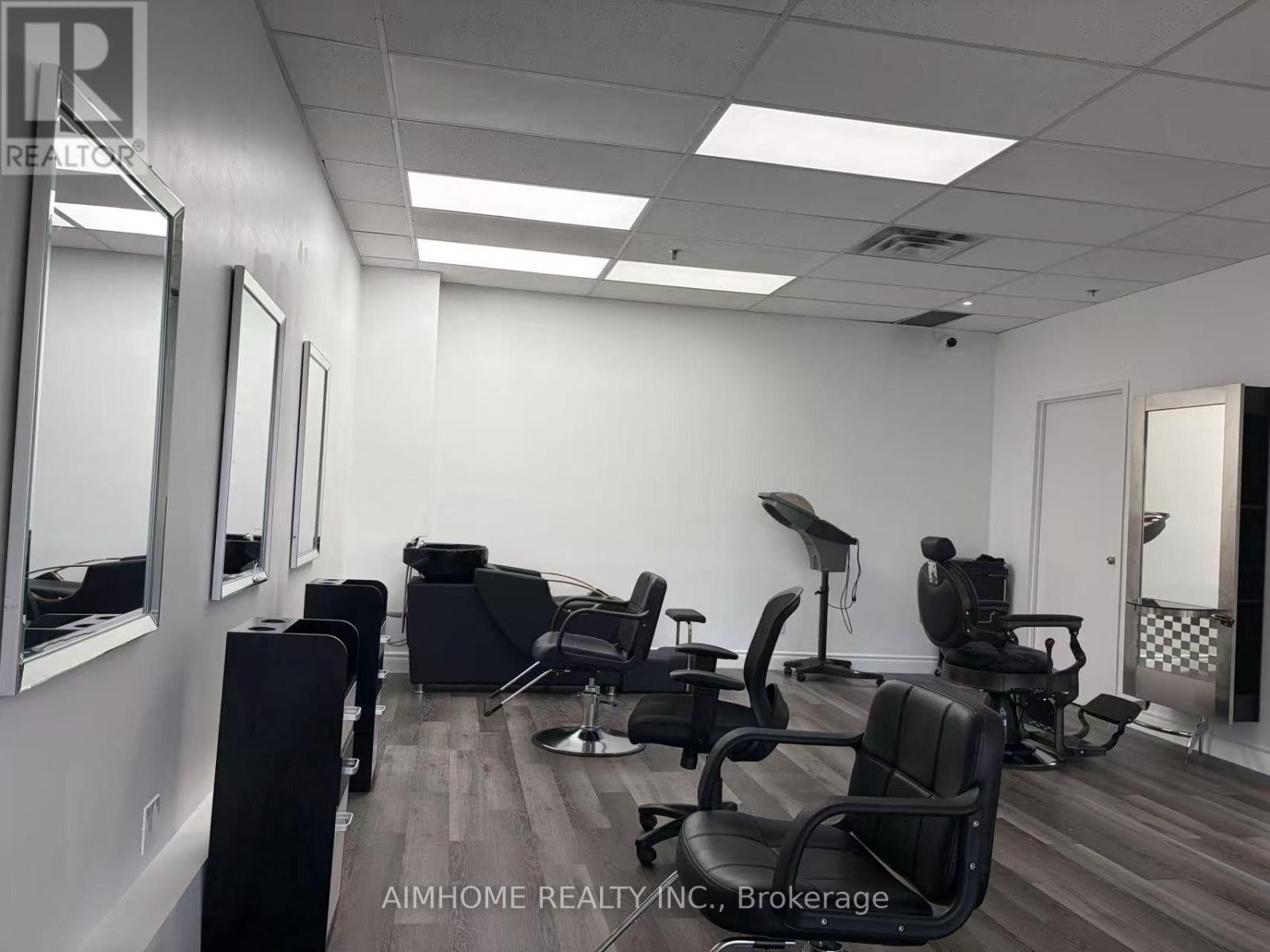 6a Yonge Street Property Photo 3
