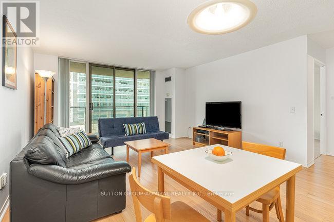 1108 - 750 Bay Street Property Photo 4