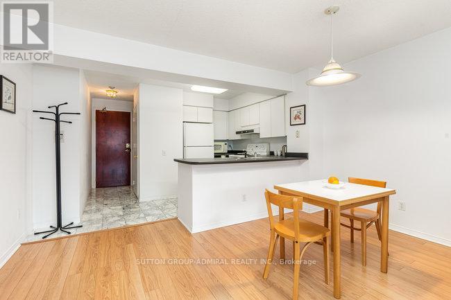 1108 - 750 Bay Street Property Photo 5