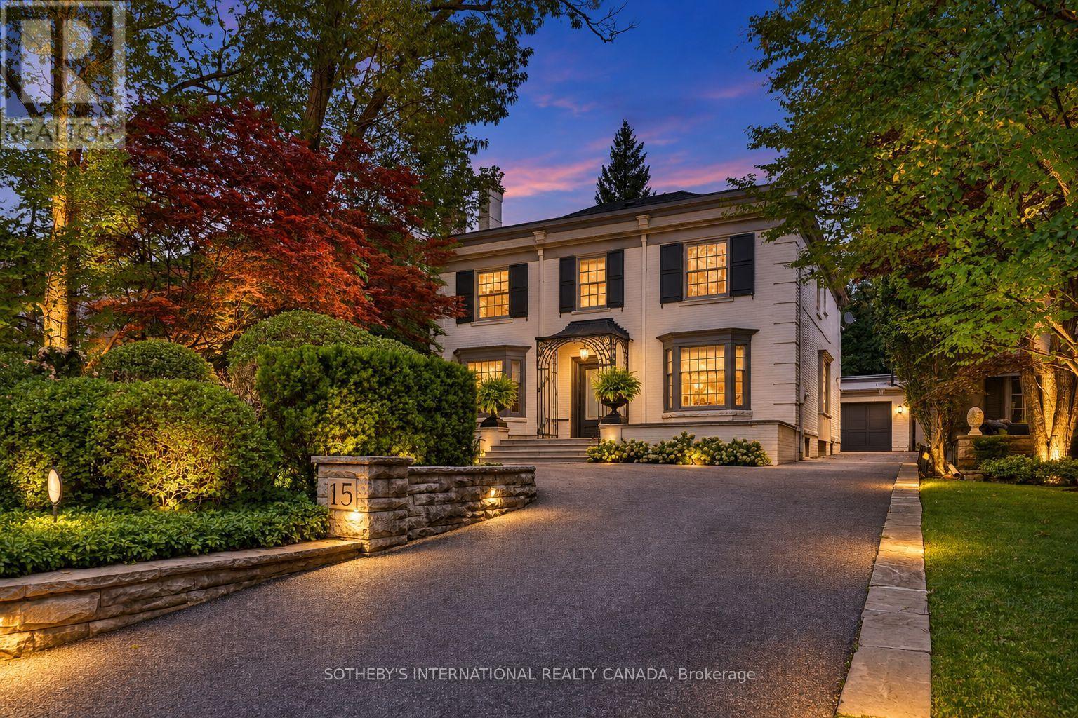 15 ALEXANDRA WOOD