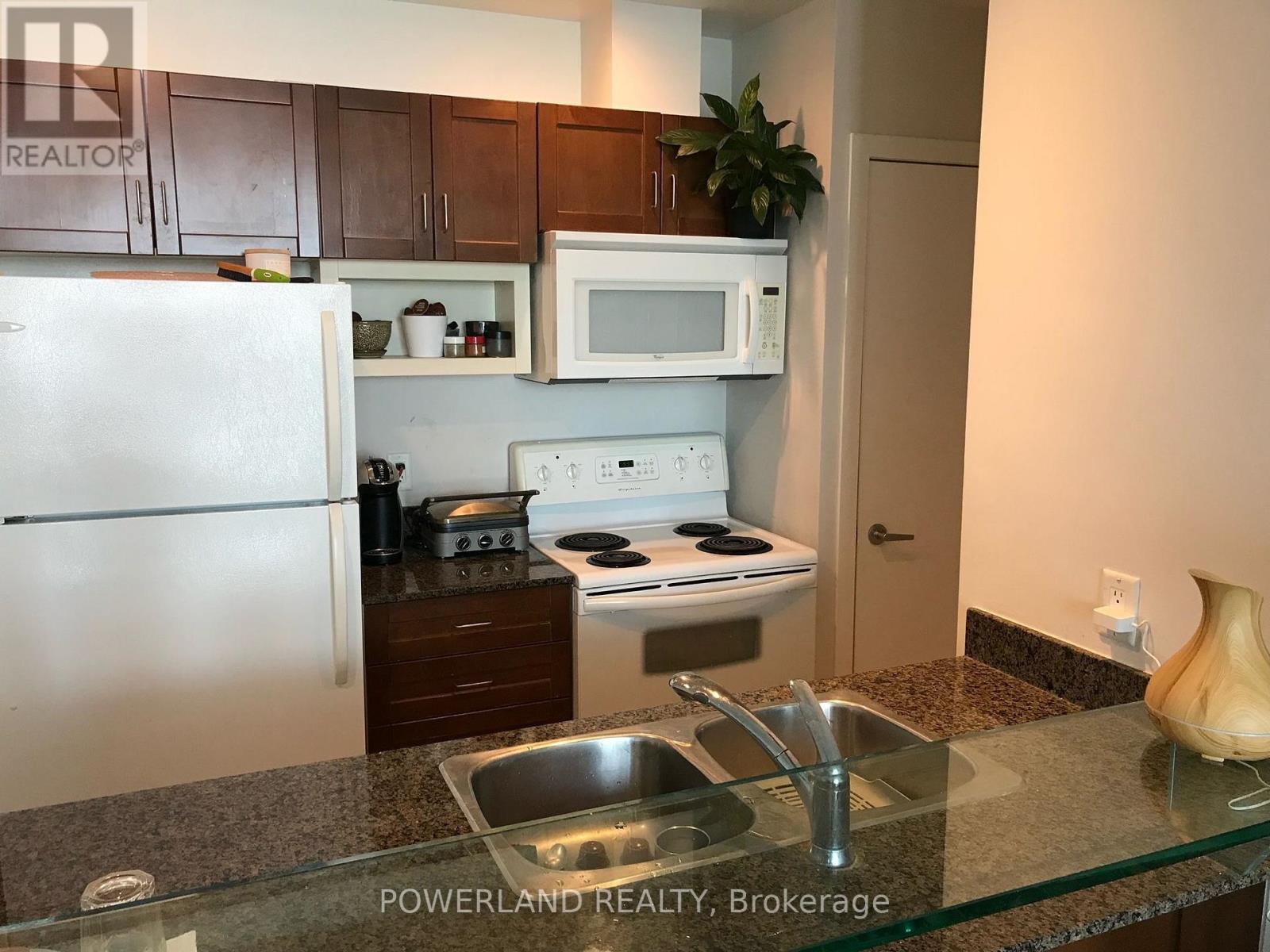 3307 - 208 Queens Quay W Property Photo 6