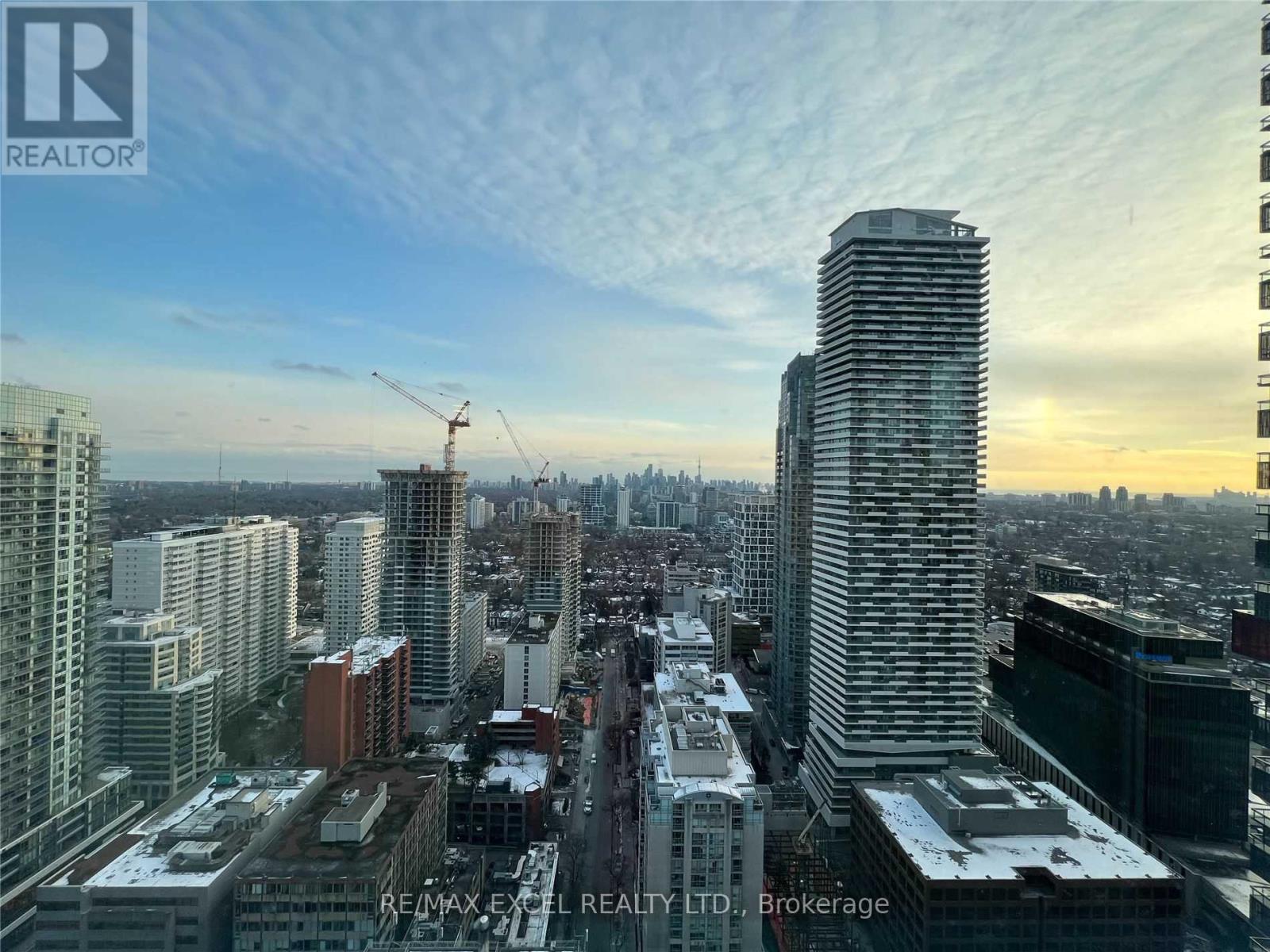3205 - 39 ROEHAMPTON AVENUE Property Photo 1
