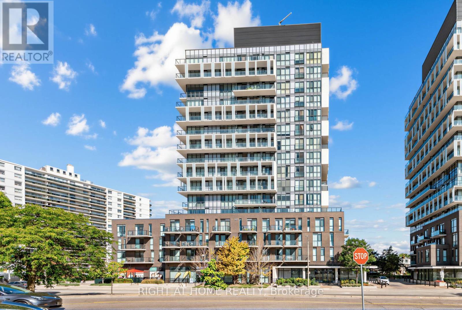 807 - 128 Fairview Mall Drive Property Photo 1
