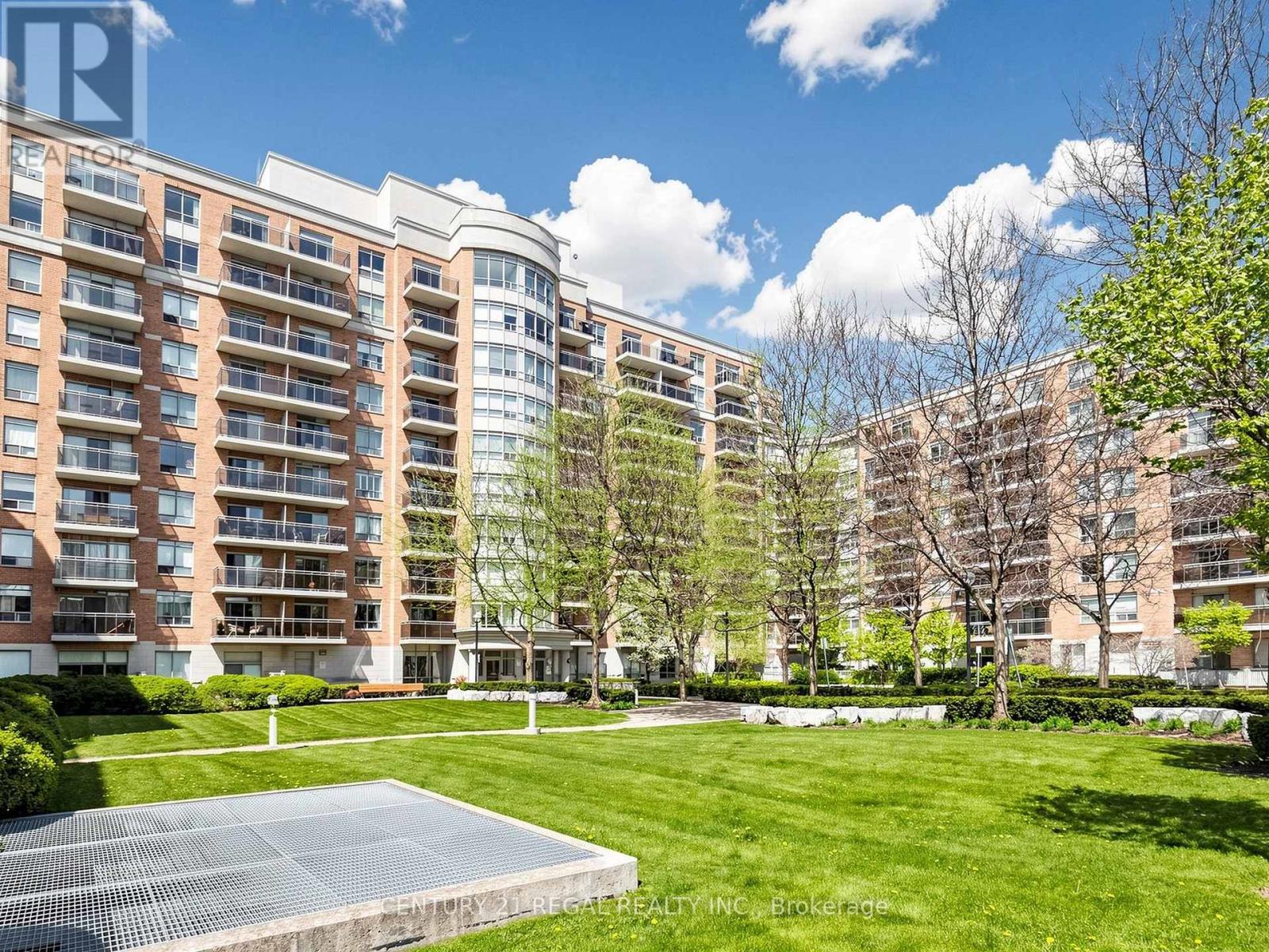 724 - 650 Lawrence Avenue W Photo de la propriété 1