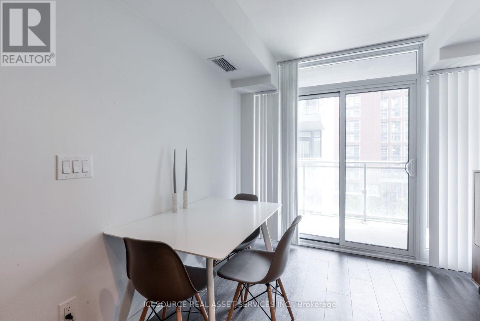 1020 - 525 Adelaide Street W Property Photo 8
