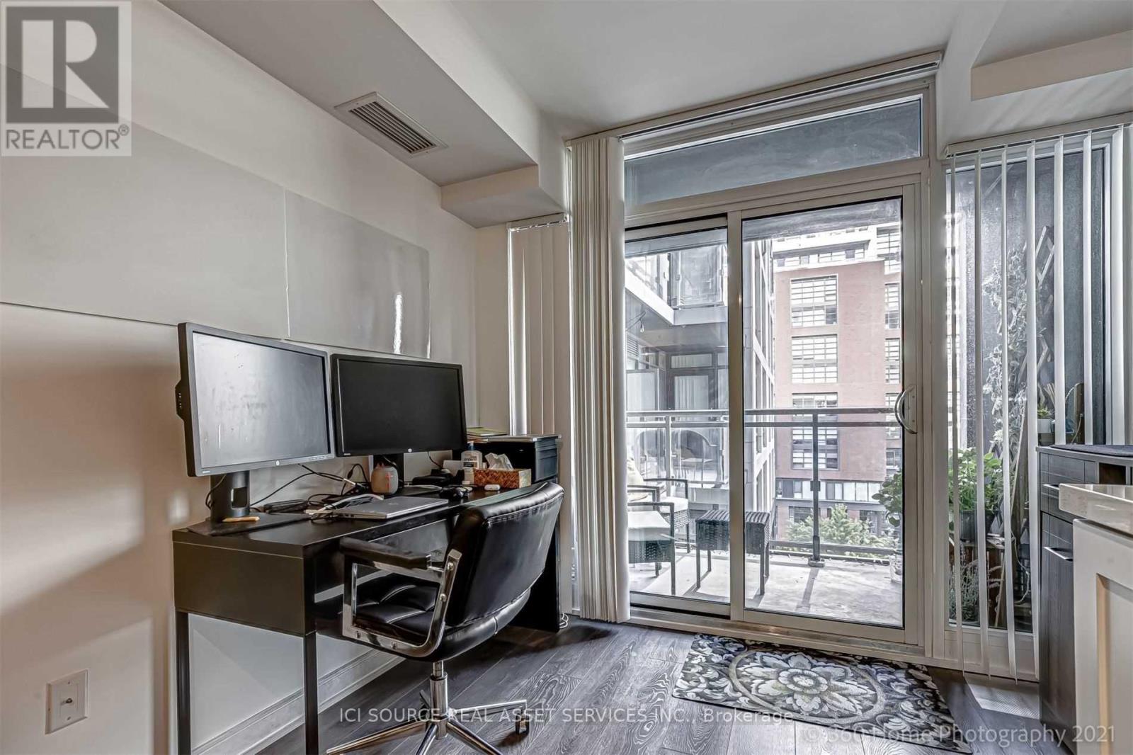 1020 - 525 Adelaide Street W Property Photo 9