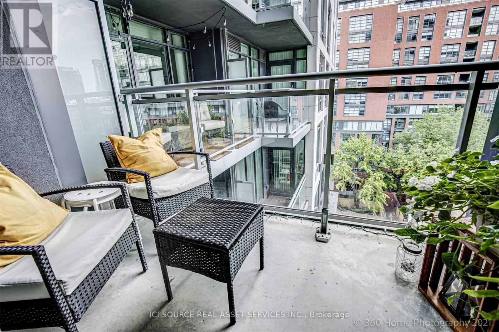 1020 - 525 Adelaide Street W Property Photo 10