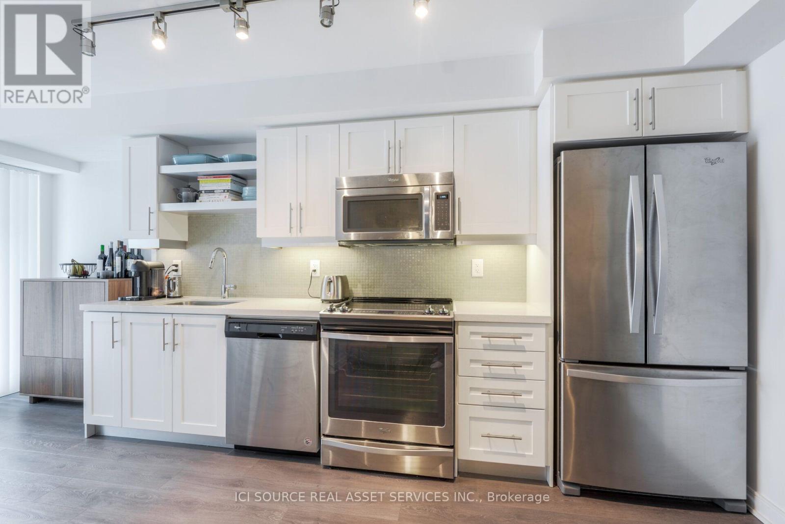 1020 - 525 Adelaide Street W Property Photo 12