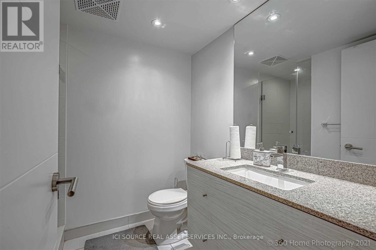 1020 - 525 Adelaide Street W Property Photo 13