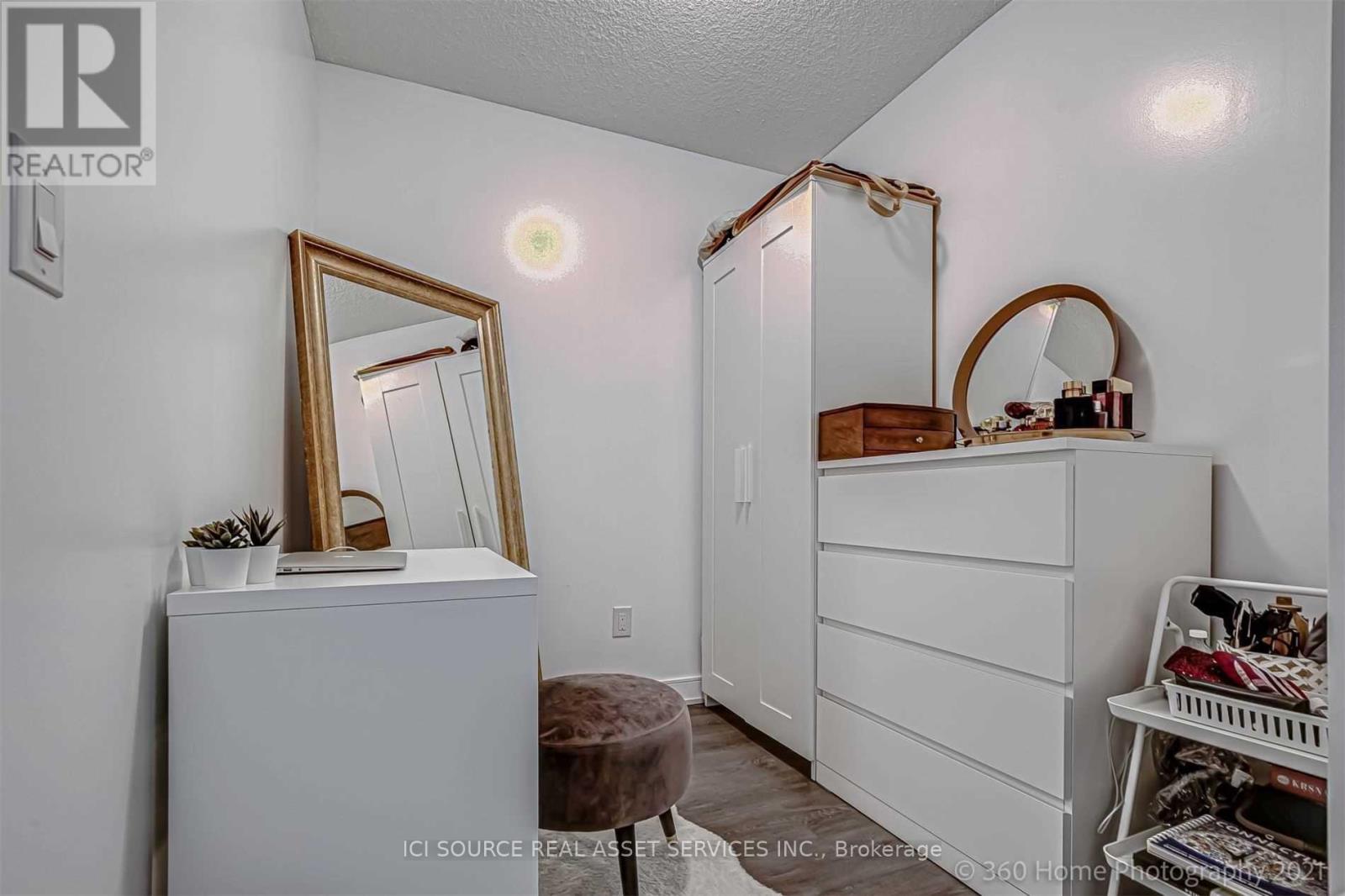 1020 - 525 Adelaide Street W Property Photo 17