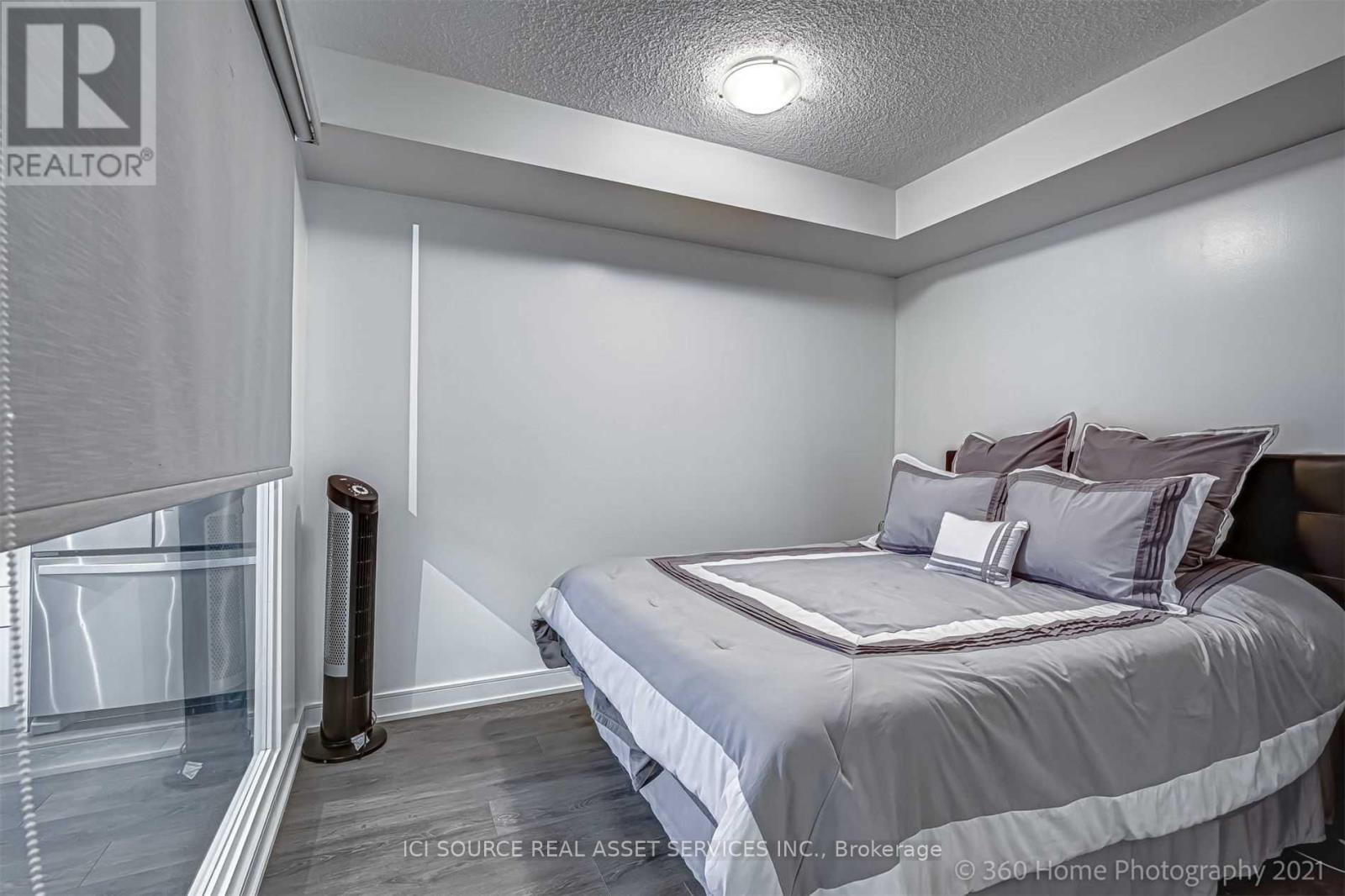 1020 - 525 Adelaide Street W Property Photo 19