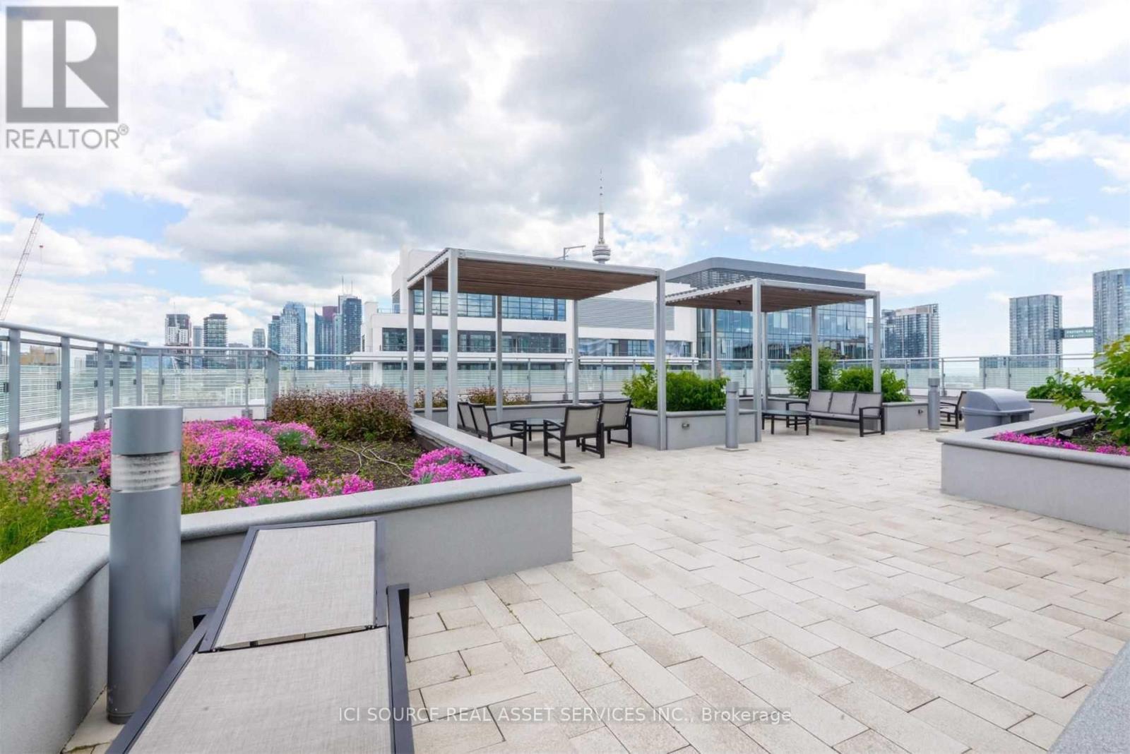 1020 - 525 Adelaide Street W Property Photo 23